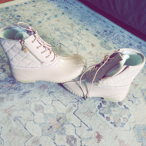 Boots - Picture 2 of 7